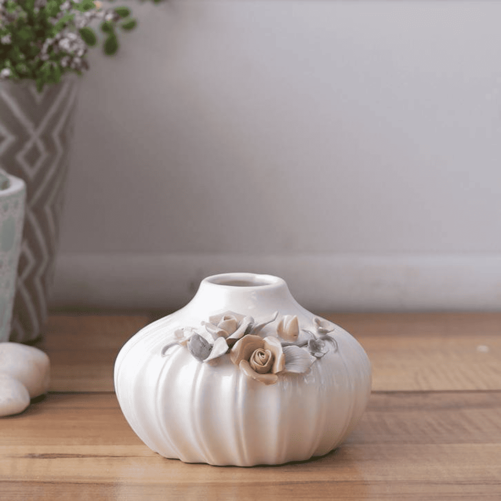 DAzNzcAdEE-00Base_image-(1) White Beautiful and Serene Vase - Image 1